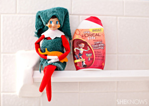 Elf on the shelf takes a bath MommyMafia.com